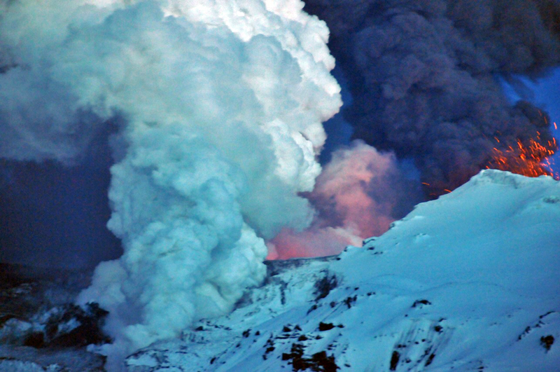 Illustration for article titled The Terrible Beauty of Volcanic Eruptions and Lava Flows
